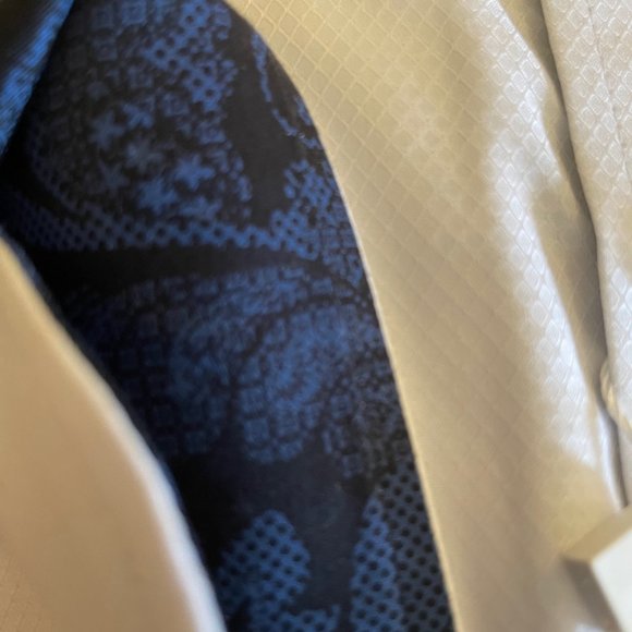 Texture Pure Cotton shirt with Blue jacqard fabric inset - Picture 2 of 5